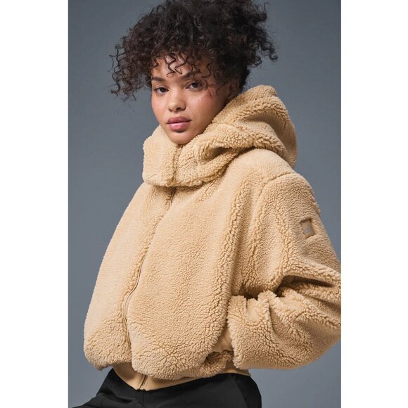 Like NEW Alo Yoga Foxy Sherpa Jacket in Camel, Size XS, $235 - Picture 2 of 8